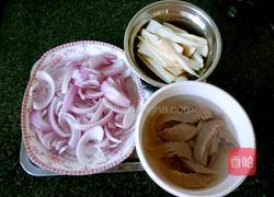 洋葱炒猪腰的做法图解2