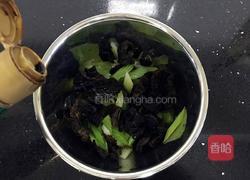 木耳拌芹菜的做法图解6