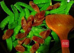 广式腊肠炒荷兰豆的做法图解5