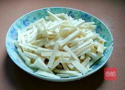 胡萝卜炒杏鲍菇的做法图解1