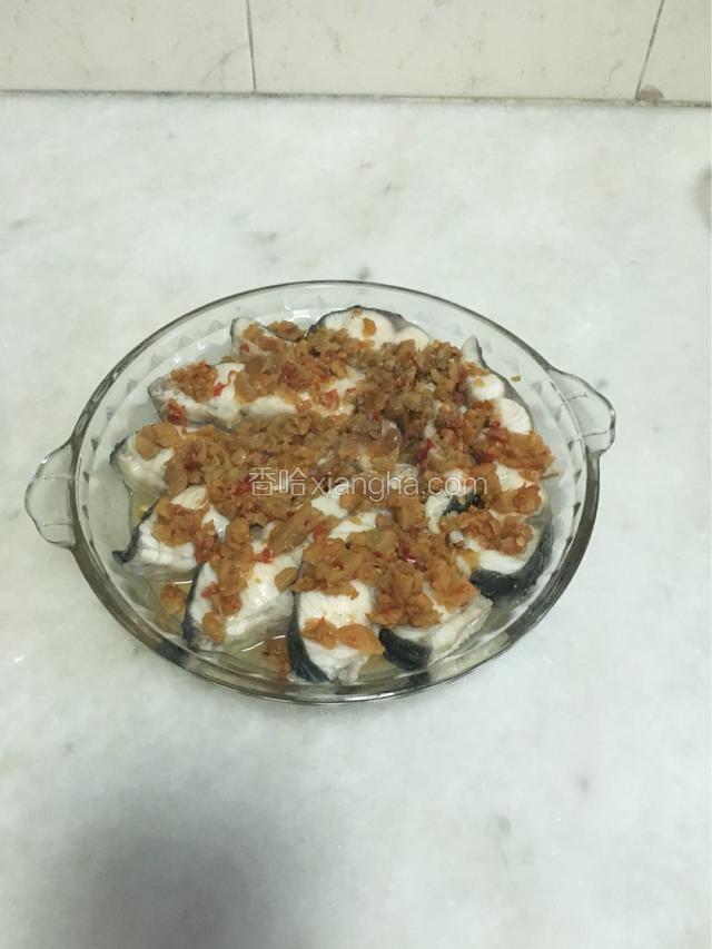 蒸好的鱼出锅