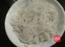 海鲜炒粉干的做法图解1