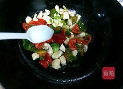 青椒炒鸡丁的做法图解8