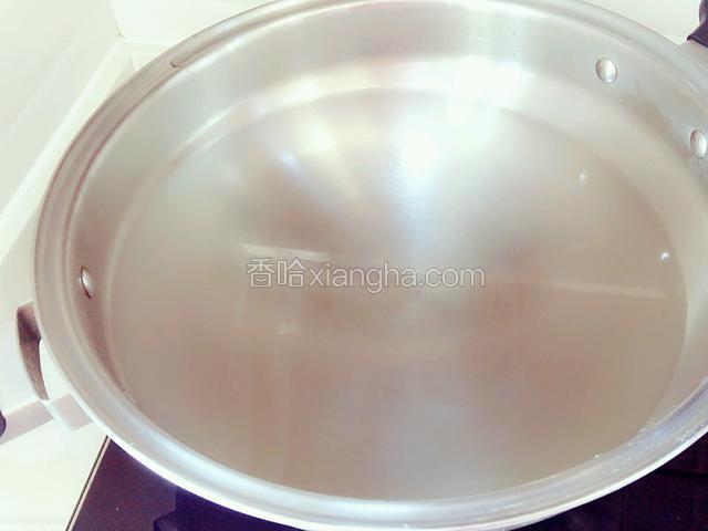 包饺子时锅里煮水