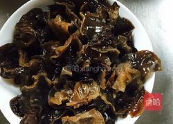 素炒木耳时蔬的做法图解1
