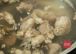 红萝卜排骨汤的做法图解4