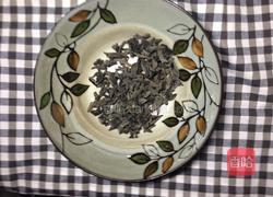 凉拌黑木耳的做法图解1