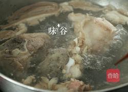 罗汉果淮山猪骨汤的做法图解3