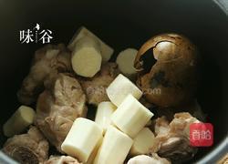 罗汉果淮山猪骨汤的做法图解4