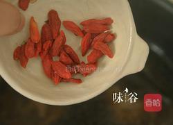 罗汉果淮山猪骨汤的做法图解5