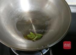 菠菜汤面条的做法图解1