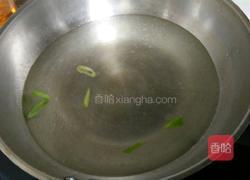 菠菜汤面条的做法图解2