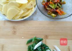 辣椒炒土豆片的做法图解2