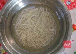 猪肉茄子炖粉条的做法图解2