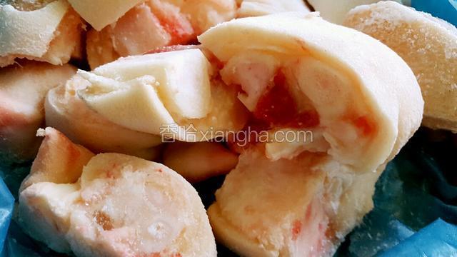 买来的剁好的猪脚，用热水焯15 分钟，忘了照相啦！