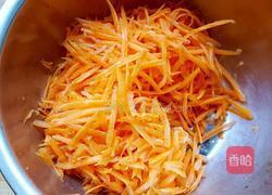 猪肉胡萝卜馅饺子的做法图解1