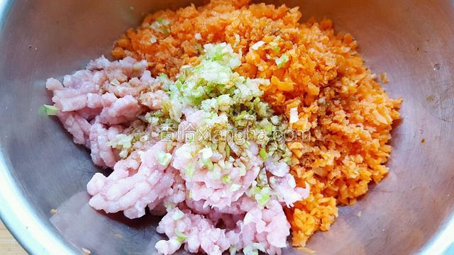 加入适量的味达美，生抽，盐！