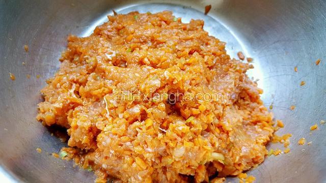 搅拌均匀就可以包饺子喽