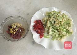 牛肉炒花菜的做法图解2