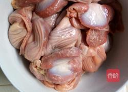 泡椒炒鸡胗的做法图解1