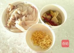 酸笋泡椒炒墨鱼仔的做法图解1