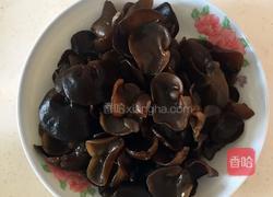 木耳炒鸡蛋的做法图解1