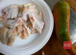 青椒炒鸡的做法图解1