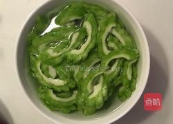 豆豉炒苦瓜的做法图解2