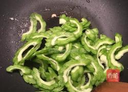 豆豉炒苦瓜的做法图解4
