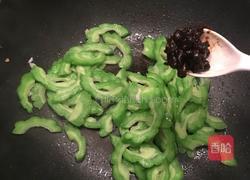 豆豉炒苦瓜的做法图解5