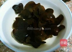 桂圆红枣木耳羹的做法图解2