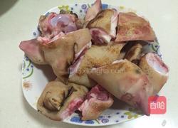 红烧猪蹄的做法图解1