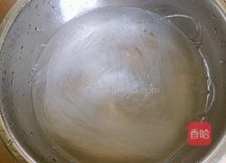 蒜末粉丝蒸丝瓜的做法图解1