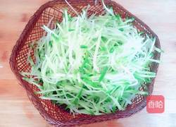 香菜萝卜丝的做法图解1