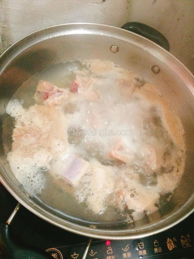 排骨下锅焯几分钟