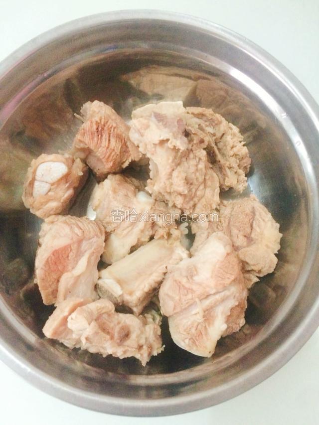 捞出沥干备用