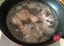 栗子蔬菜龙骨靓汤的做法图解2