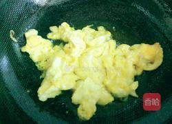 黄花菜炒鸡蛋的做法图解3