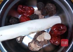 红枣桂圆鲜菇粥的做法图解3