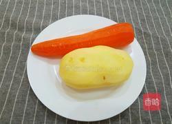 胡萝卜炒土豆的做法图解1