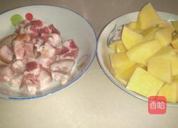 肉烧土豆的做法图解1