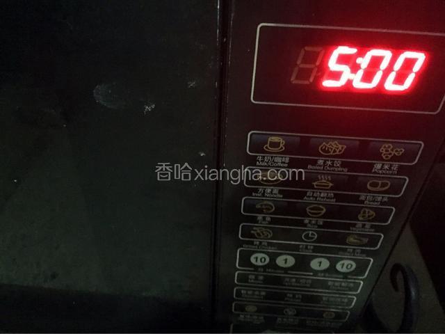放入微波炉加热5分钟
