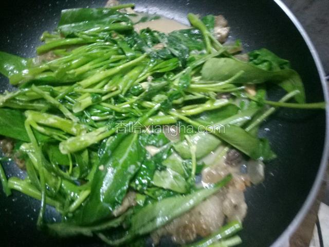 大火翻炒均匀后加适量盐味精调味