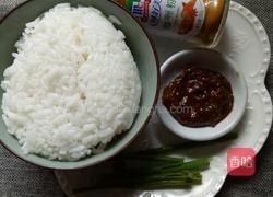 豆瓣酱炒饭的做法图解1