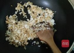 豆瓣酱炒饭的做法图解3