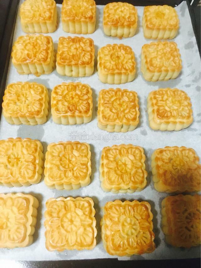 出炉后冷却，用保鲜袋密封回油，一天后变软，三天后就是最美味的时候了，切记不要放冰箱。