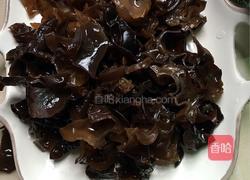 剁辣椒木耳炒鸡蛋的做法图解2