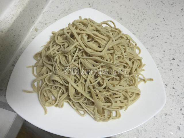 出锅沥水.备用