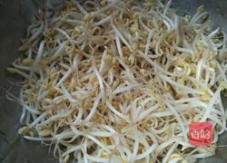 绿豆芽拌干豆腐的做法图解1