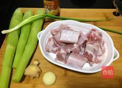 莴笋烧排骨的做法图解1